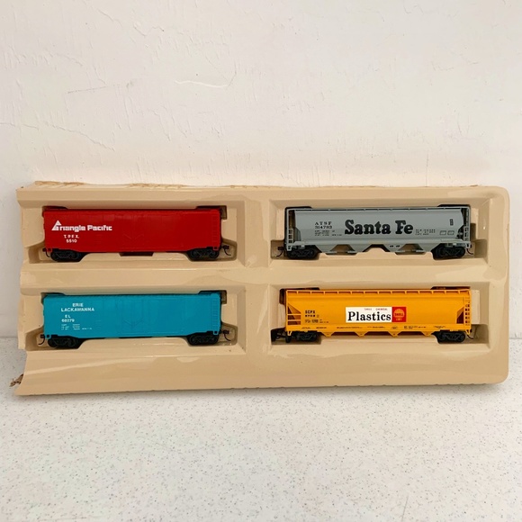 Set of Four Bachmann HO Scale Shell, Santa Fe, Triangle Pacific, Erie Lackawanna - Picture 1 of 14
